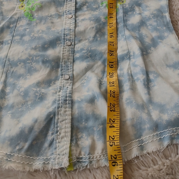 Roar new attacks button up embroidered top - Picture 12 of 13